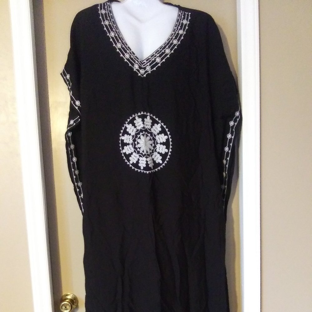 Black White Embroidered Batwing Kaftan Cover Up